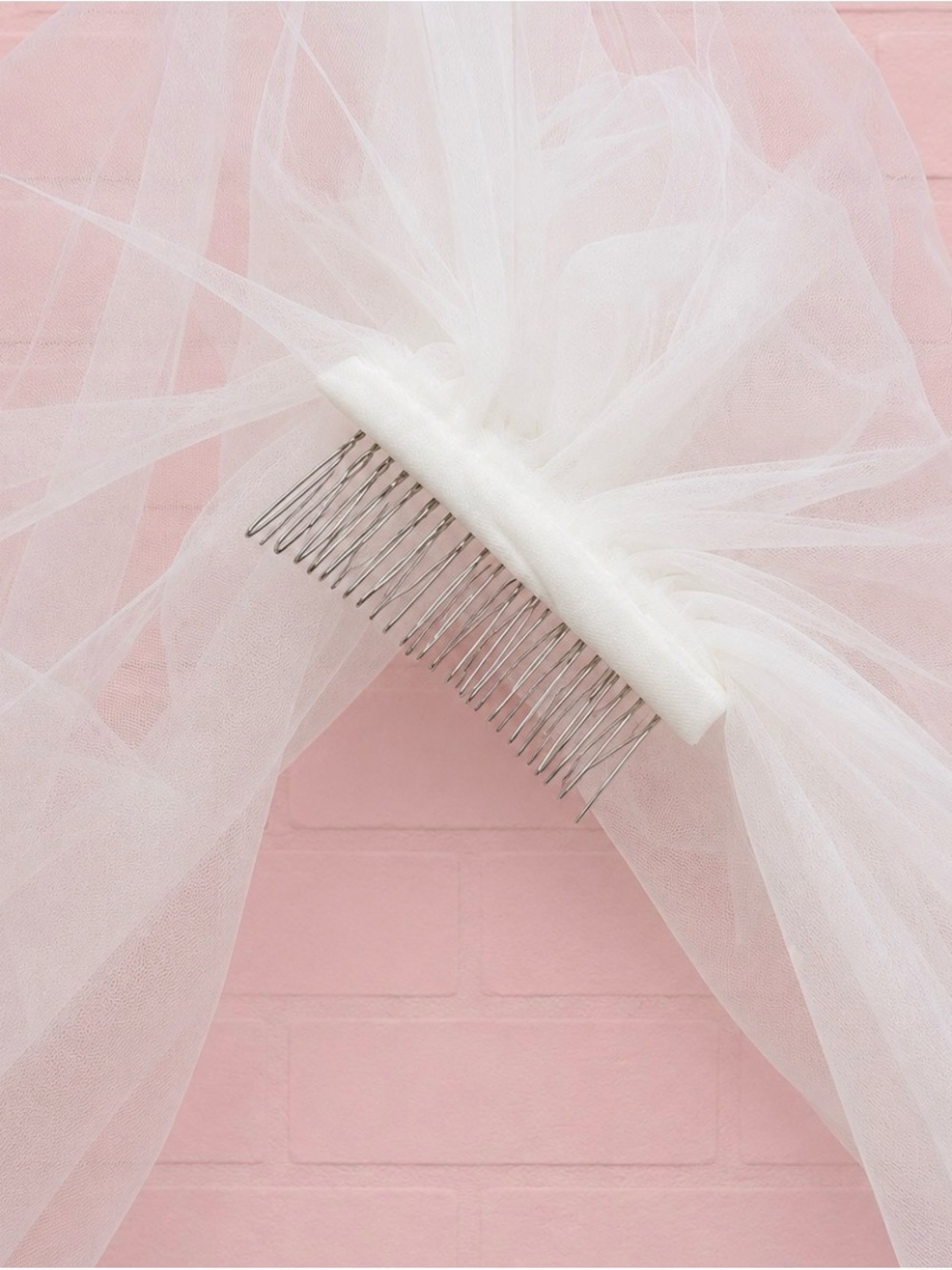 Elegant Ivory Lace Wedding Veil - Picture 6 of 8